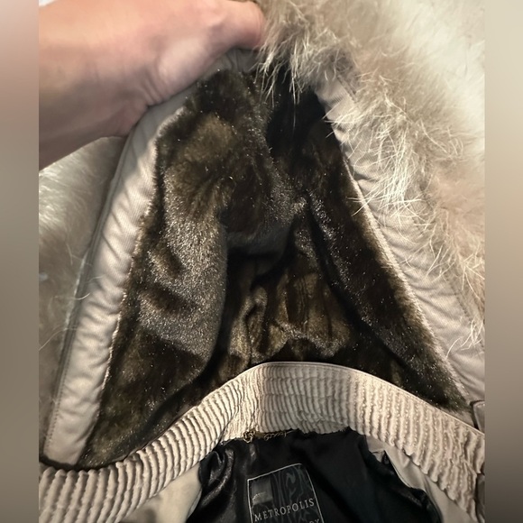 Metropolis Rhapsody Couloir Ski Parka with Fur trim hood, tan color, size 10 - Picture 6 of 8